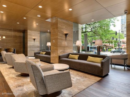 1030 State St, Chicago IL 60605-2203 exterior