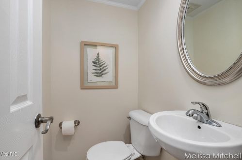 2716 Hampshire Blvd, Grand Rapids MI 49506-4774 exterior