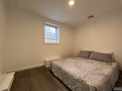 683 Ctr Ave, River Edge NJ 07661-2409 exterior