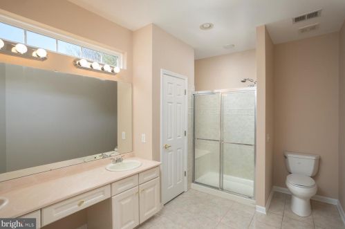 5 Taylor Ct, Columbus NJ  08022-2339 exterior