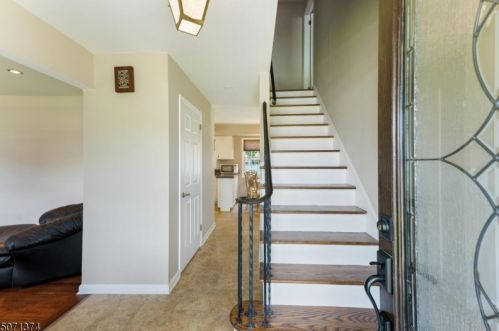 9 Adams St, Clark, NJ 07066-3201