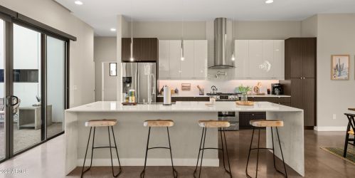 6846 13th Pl, Phoenix AZ  85014-1120 exterior