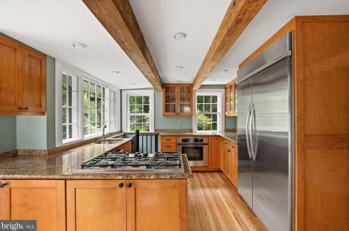 8526 Georgetown Pike, Mc Lean VA 22102-1206 exterior