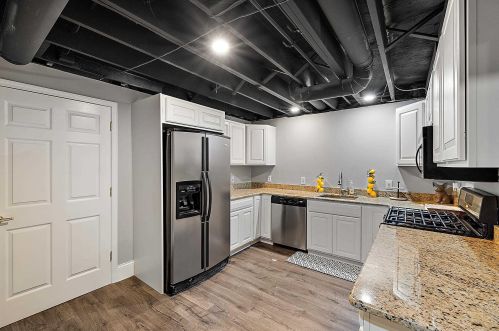 21192 Strawberry Hills Dr, Macomb Township MI 48044-2277 exterior