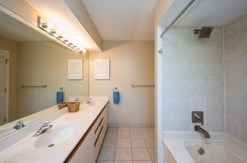 505 Courtside Dr, Naples FL 34105-7170 exterior