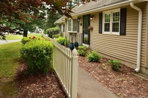 38 Monroe Rd, Enfield CT 06082-5335 exterior