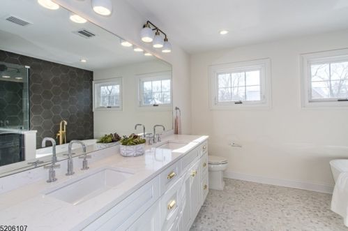 2051 Jersey Ave, Scotch Plains NJ  07076-4679 exterior