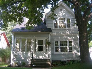 7428 Garfield Ave, Milwaukee, WI 53213-1705