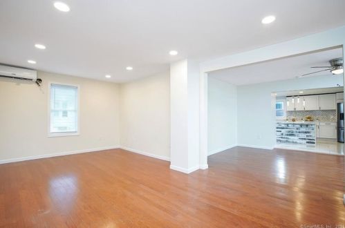 92 High St, Torrington CT 06790-6316 exterior