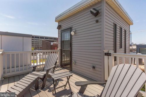 307 Green St, Philadelphia PA 19130-3914 exterior