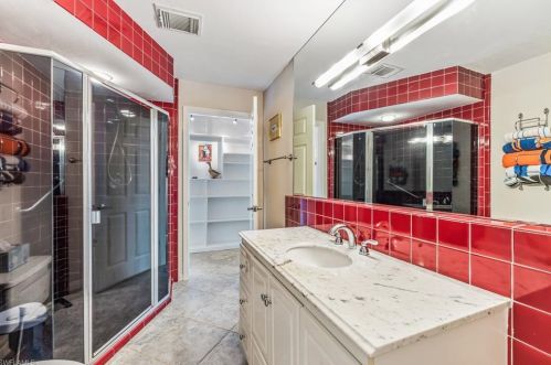 550 Bald Eagle Dr, Naples FL 34105-7407 exterior