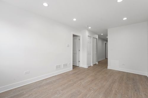 5433 Damen Ave, Chicago, IL 60609-5647