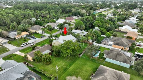 2332 Gillette Ave, Fort Pierce FL  34952-7432 exterior