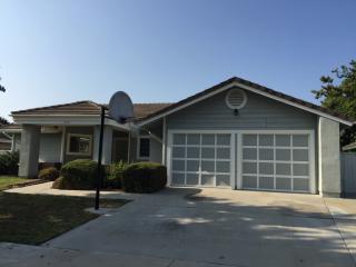 551 Delphinium Pl, Oxnard CA  93036-9052 exterior