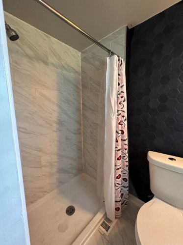 580 Longford Dr, Rochester MI 48309-2415 exterior