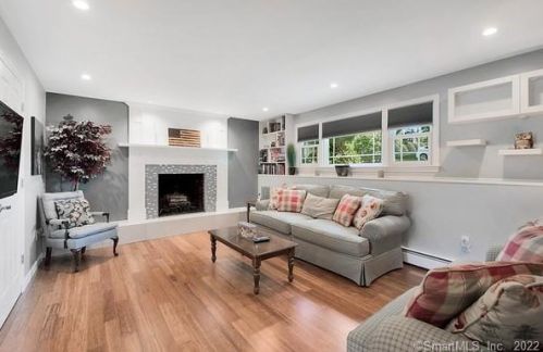 54 Kibbe Rd, Ellington CT 06029-2511 exterior