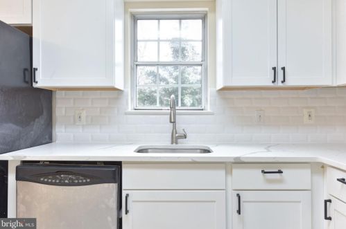 10350 Castlehedge Ter, Silver Spring MD 20902-5808 exterior