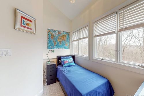 11 Chiltern St, Farmington CT 06032-1533 exterior