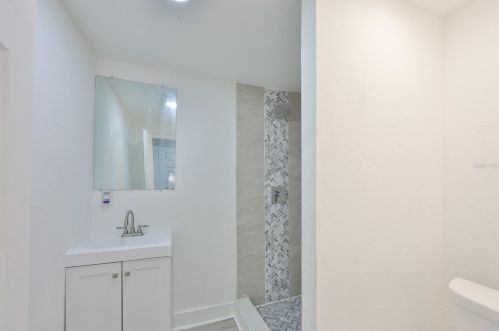 1021 Columbus Dr, Tampa FL 33605-3334 exterior