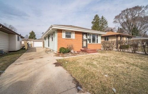 6647 58th St, Milwaukee, WI 53223-5933