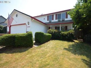 2516 Mangan St, Eugene, OR 97402-9756