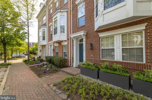 5126 Knapp Pl, Alexandria, VA 22304-8637