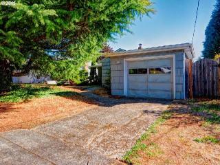 2224 79th Ave, Portland, OR 97213-6618