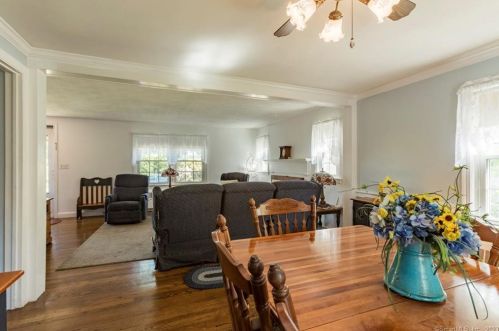 169 Glenwood St, Manchester CT 06040-5548 exterior