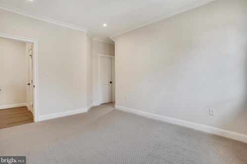 6811 Dillon Ave, Mc Lean VA 22101-4401 exterior