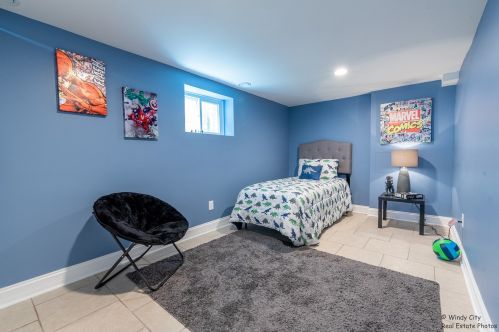 8621 Yates Blvd, Chicago IL  60617-2319 exterior