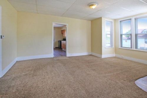 649 Eastern Ave, Grand Rapids MI 49503-5516 exterior