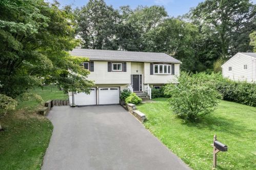 13 Darlene Dr, Poughkeepsie NY 12601-5603 exterior