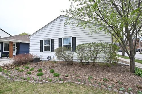 6326 Wright St, Milwaukee WI 53212-2940 exterior