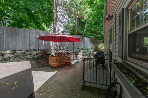 28 Westbourne Rd, Concord NH 03301-2916 exterior