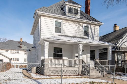 3812 Roberts St, Milwaukee WI  53208-1841 exterior