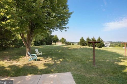 1165 Fox Run Ter, Hanover PA 17331-8742 exterior