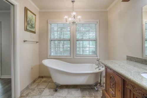 2310 Ave, Huntsville TX 77340-5517 exterior