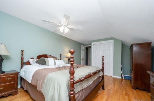 121 Grn Mdw Rd, Milford CT 06461-2258 exterior