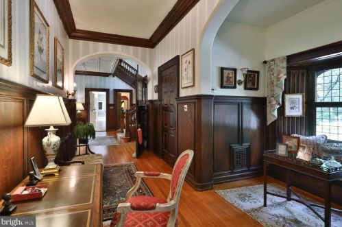 455 Chestnut Hill Ave, Philadelphia PA 19118-2712 exterior