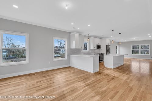 16 John St, Old Bridge NJ 08857-1705 exterior