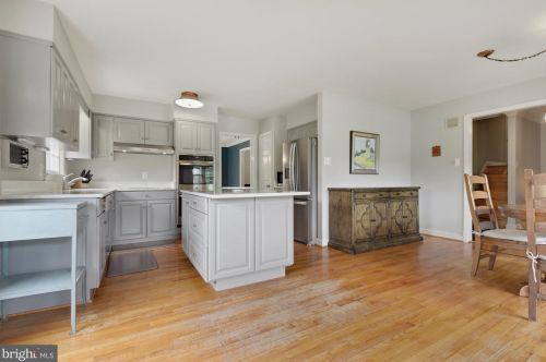 7701 Midday Ln, Alexandria VA 22306-2522 exterior