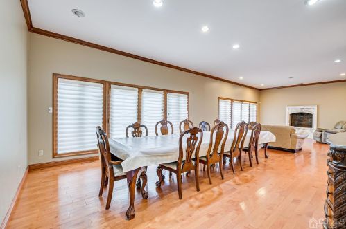 4 Fairhill Rd, Edison NJ 08817-2962 exterior