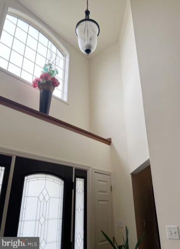 1011 Lehn Dr, Lancaster PA 17601-4884 exterior