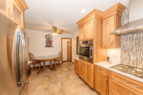 6428 Pne Shr Dr, Milwaukee WI 53209-3424 exterior