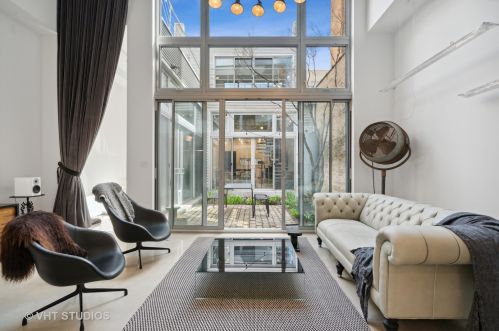 1313 Ohio St, Chicago, IL 60642-6458