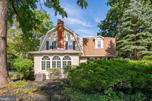 400 Beechwood Ave, Tavistock NJ 08033-1105 exterior