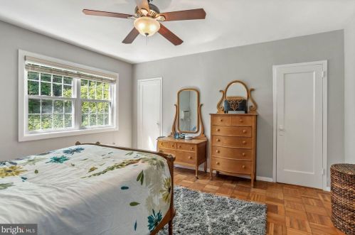 1302 Martha Custis Dr, Alexandria VA 22302-2025 exterior