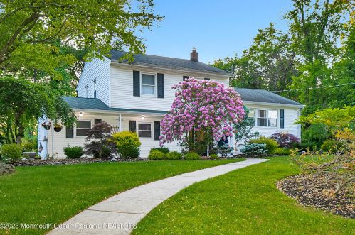 38 Normandy Ct, Middletown NJ 07748-3221 exterior