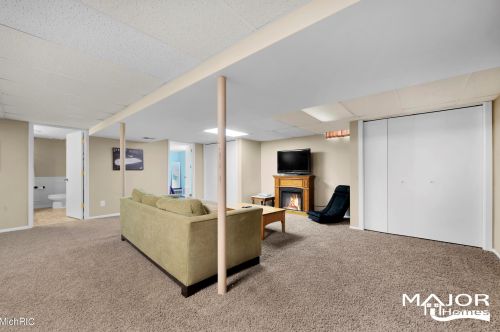 4010 Chamberlain Ave, Grand Rapids MI 49508-2615 exterior