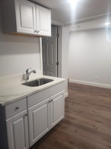 195 Dora St, Providence RI 02909-3015 exterior